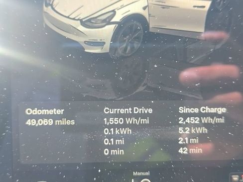 Used 2024 Tesla Model Y Long Range RWD image 10
