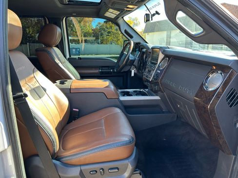 Used 2015 Ford F250 Platinum w/ Platinum Package image 16