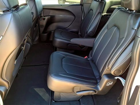 New 2026 Chrysler Pacifica Select image 19