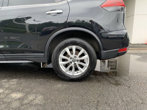 Used 2018 Nissan Rogue SV AWD/4WD image 6