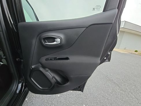 Used 2020 Jeep Renegade Sport w/ Sport Appearance Group image 41