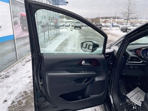 Used 2019 Chrysler Pacifica Touring-L image 22