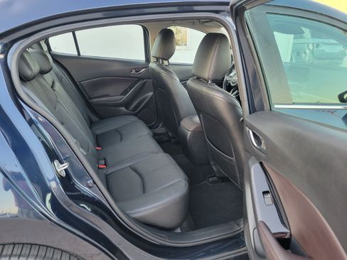 Used 2018 MAZDA MAZDA3 Touring FWD image 19
