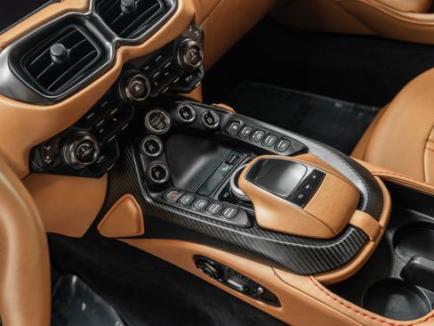 Used 2023 Aston Martin V8 Vantage Coupe RWD image 27