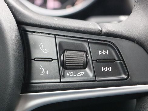 Used 2017 Alfa Romeo Giulia AWD image 22