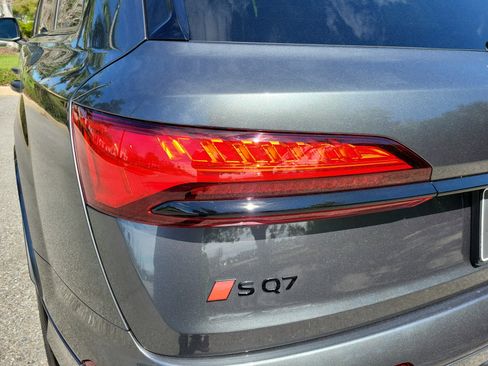 New 2026 Audi SQ7 Premium Plus image 9