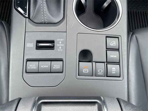 Used 2023 Toyota Highlander XLE image 25
