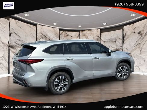 Used 2022 Toyota Highlander XLE AWD/4WD image 8