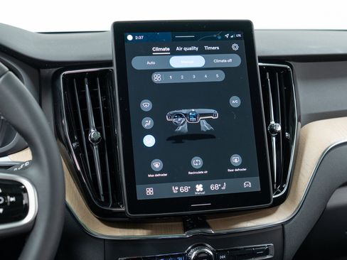 New 2026 Volvo XC60 B5 Plus w/ Climate Package image 19