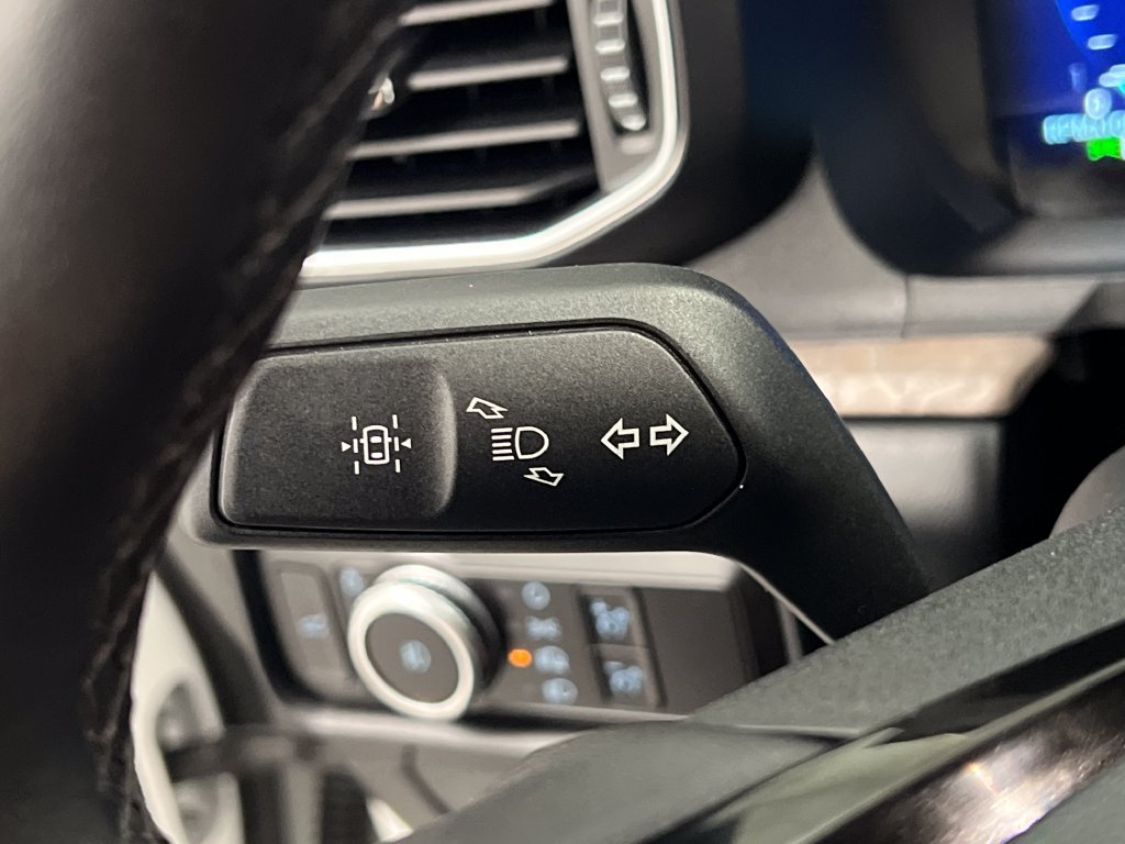 Used 2023 Ford Explorer Platinum w/ Technology Package AWD/4WD image 61