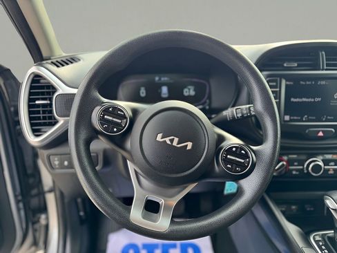 Used 2023 Kia Soul LX w/ LX Technology Package image 16