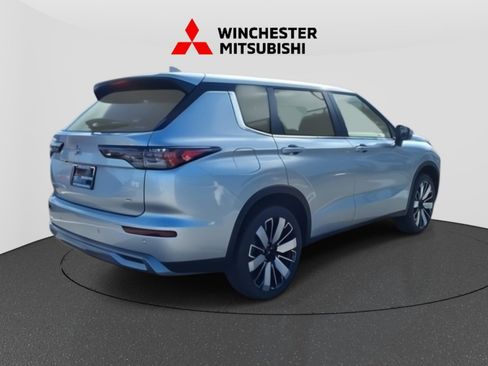 New 2025 Mitsubishi Outlander SE image 5