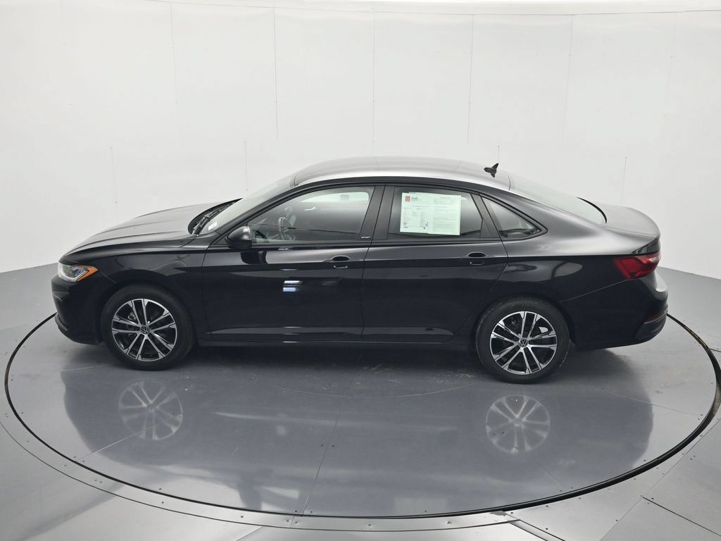 Used 2025 Volkswagen Jetta Sport FWD image 35