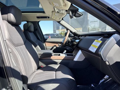 New 2025 Land Rover Range Rover SE image 18