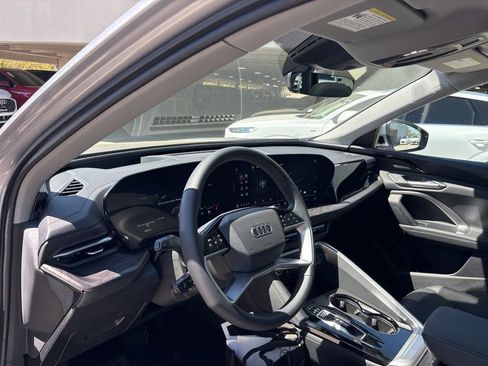 Used 2025 Audi Q5 Premium Plus w/ Premium Plus image 12