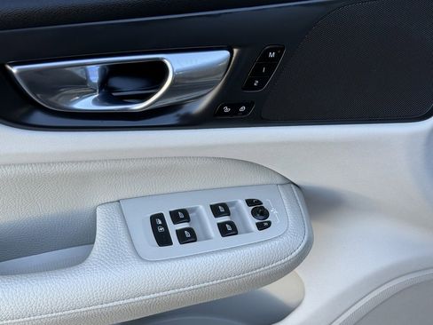 Used 2022 Volvo S60 B5 Momentum w/ Premium Package image 14