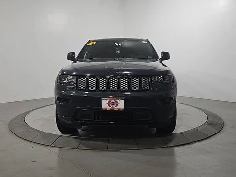 Used 2018 Jeep Grand Cherokee Altitude AWD/4WD image 9