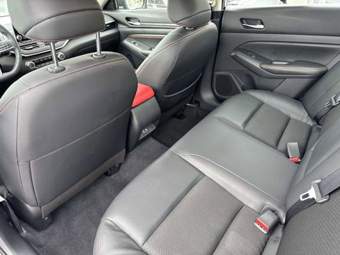 Used 2022 Nissan Altima 2.5 SR FWD image 10