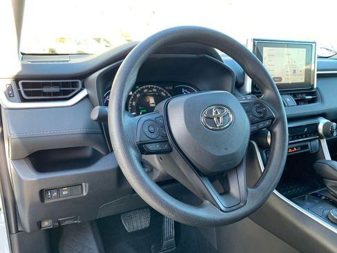 Used 2025 Toyota RAV4 LE image 33