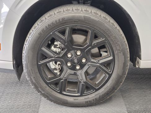 Used 2025 Ford Maverick Lobo AWD/4WD image 10