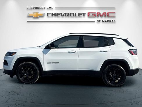 Used 2025 Jeep Compass Latitude w/ Convenience Group AWD/4WD image 6