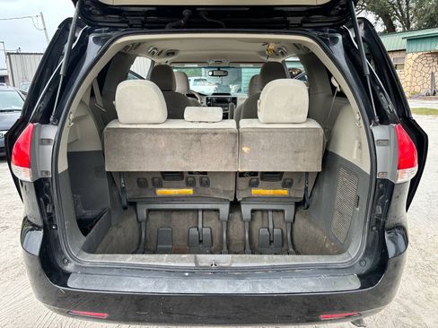Used 2012 Toyota Sienna LE w/ Towing Pkg AWD/4WD image 11