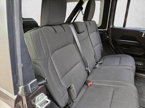 Used 2022 Jeep Wrangler Unlimited Sahara w/ Safety Group AWD/4WD image 23