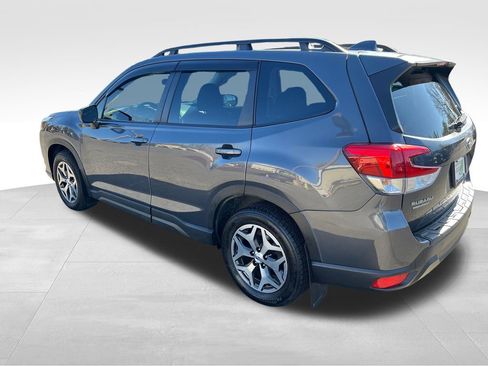Used 2022 Subaru Forester Premium image 6