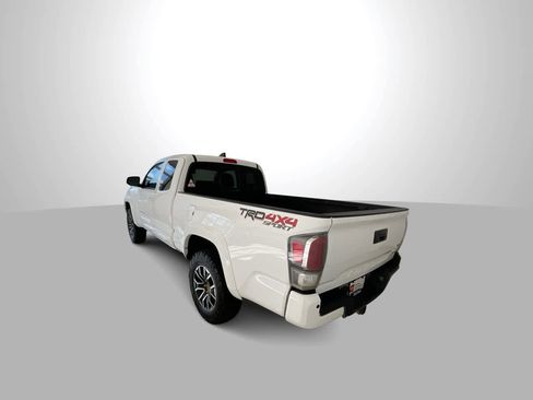 Used 2020 Toyota Tacoma TRD Sport w/ TRD Premium Sport Package AWD/4WD image 6
