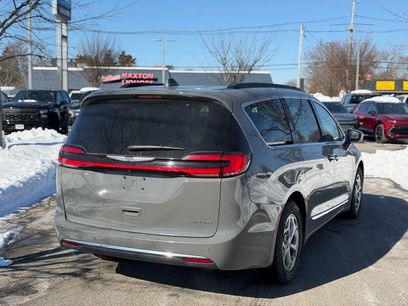 Used 2022 Chrysler Pacifica Limited