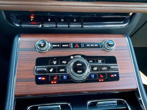 Certified 2024 Lincoln Aviator Reserve w/ Equipment Group 201A image 33