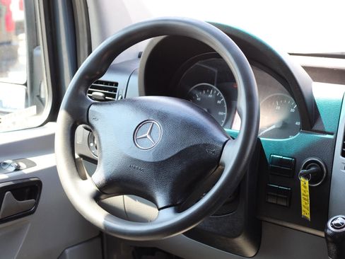 Used 2018 Mercedes-Benz Sprinter 2500 image 14