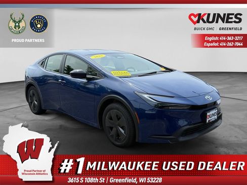 Used 2025 Toyota Prius LE FWD image 1