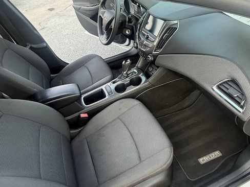 Used 2019 Chevrolet Cruze LS w/ LS Convenience Package FWD image 13