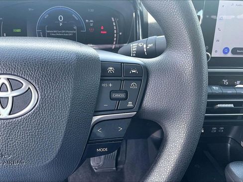 Used 2025 Toyota Camry LE image 12