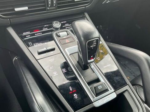 Used 2020 Porsche Cayenne Turbo AWD/4WD image 32