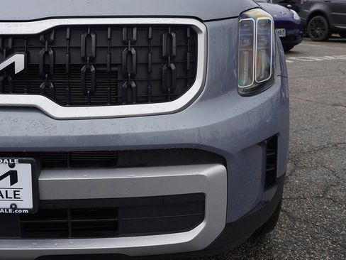 Used 2023 Kia Telluride EX image 16