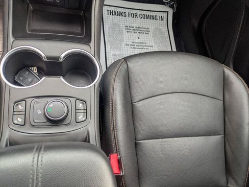 Used 2019 GMC Terrain SLT w/ Preferred Package FWD image 12