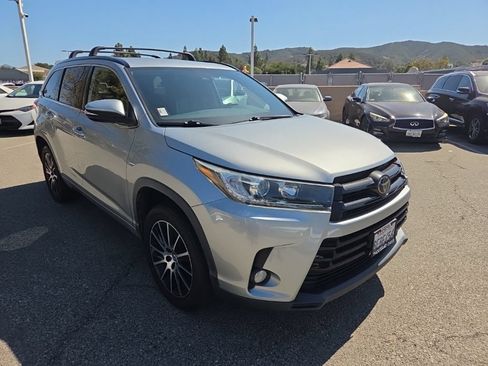 Certified 2018 Toyota Highlander SE FWD image 8