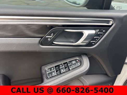 Used 2020 Porsche Macan image 11