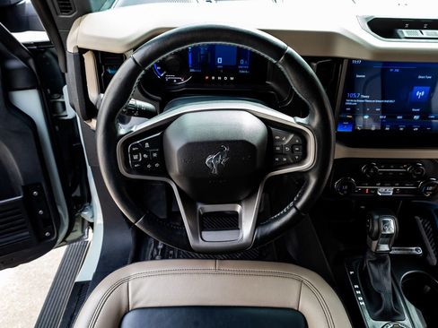 Used 2023 Ford Bronco Wildtrak image 18