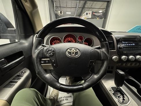 Used 2013 Toyota Tundra 4x4 CrewMax image 16