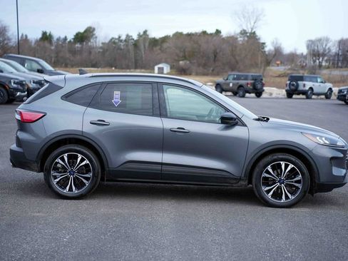 Certified 2022 Ford Escape SE w/ SE Sport Appearance Package image 4