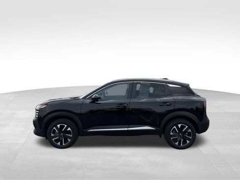 Used 2025 Nissan Kicks SV w/ SV Premium Package AWD/4WD image 3