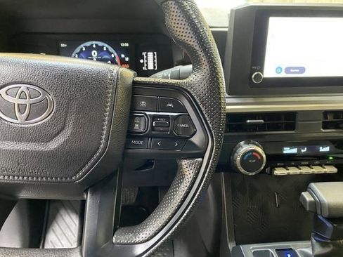 Used 2025 Toyota Tacoma SR5 AWD/4WD image 33