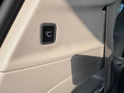 Used 2023 Chrysler Voyager LX FWD image 20
