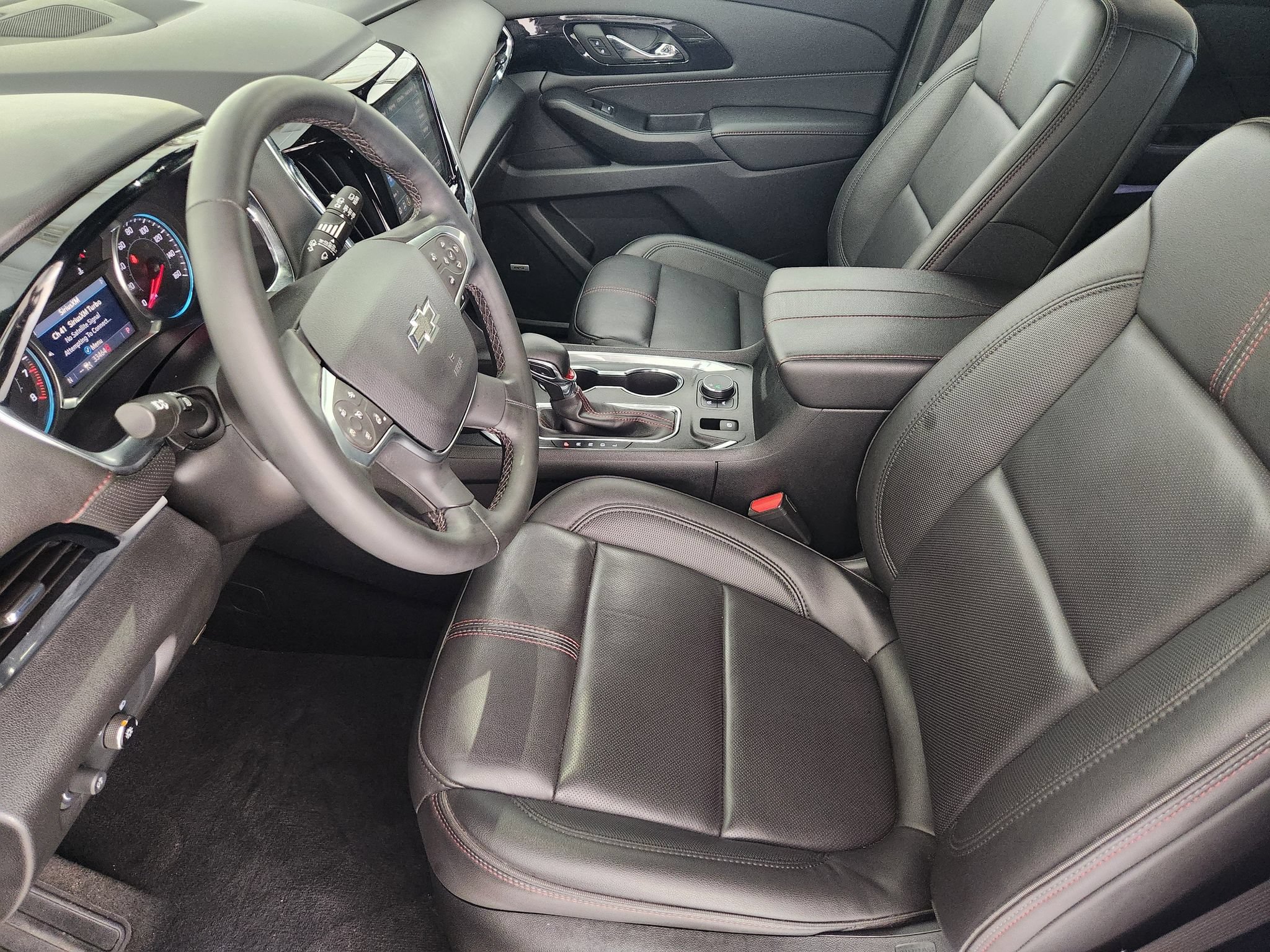 Used 2023 Chevrolet Traverse RS FWD image 12