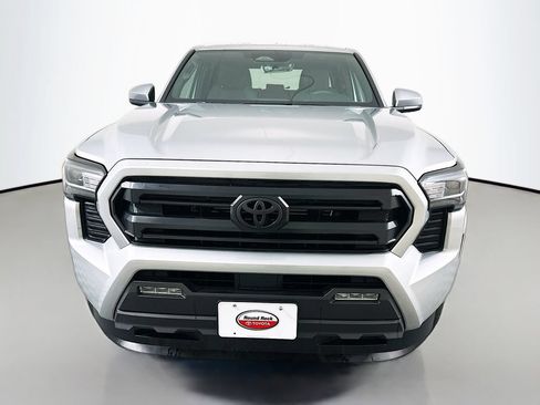Certified 2025 Toyota Tacoma SR5 AWD/4WD image 2