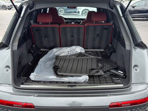 Used 2025 Audi SQ7 Prestige w/ Prestige Package AWD/4WD image 10