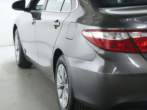 Used 2016 Toyota Camry LE image 38